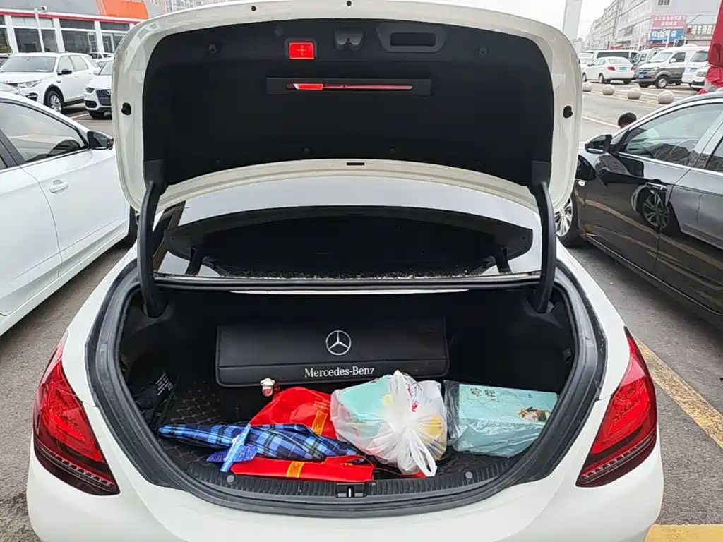 Mercedes-Benz C-Class 2019 — фото 19