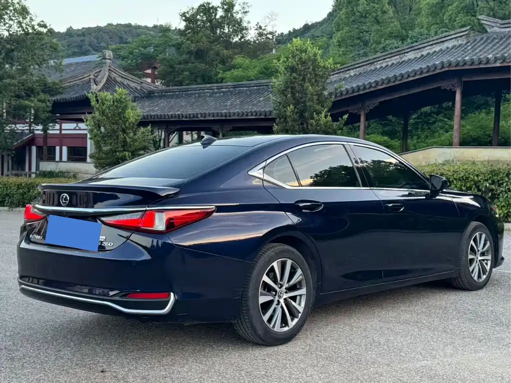 Lexus ES 2020 — фото 7