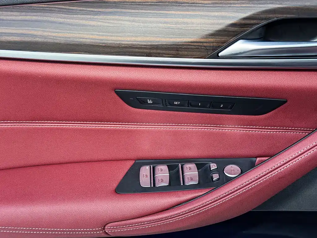 BMW 5 Series 2022 — фото 9