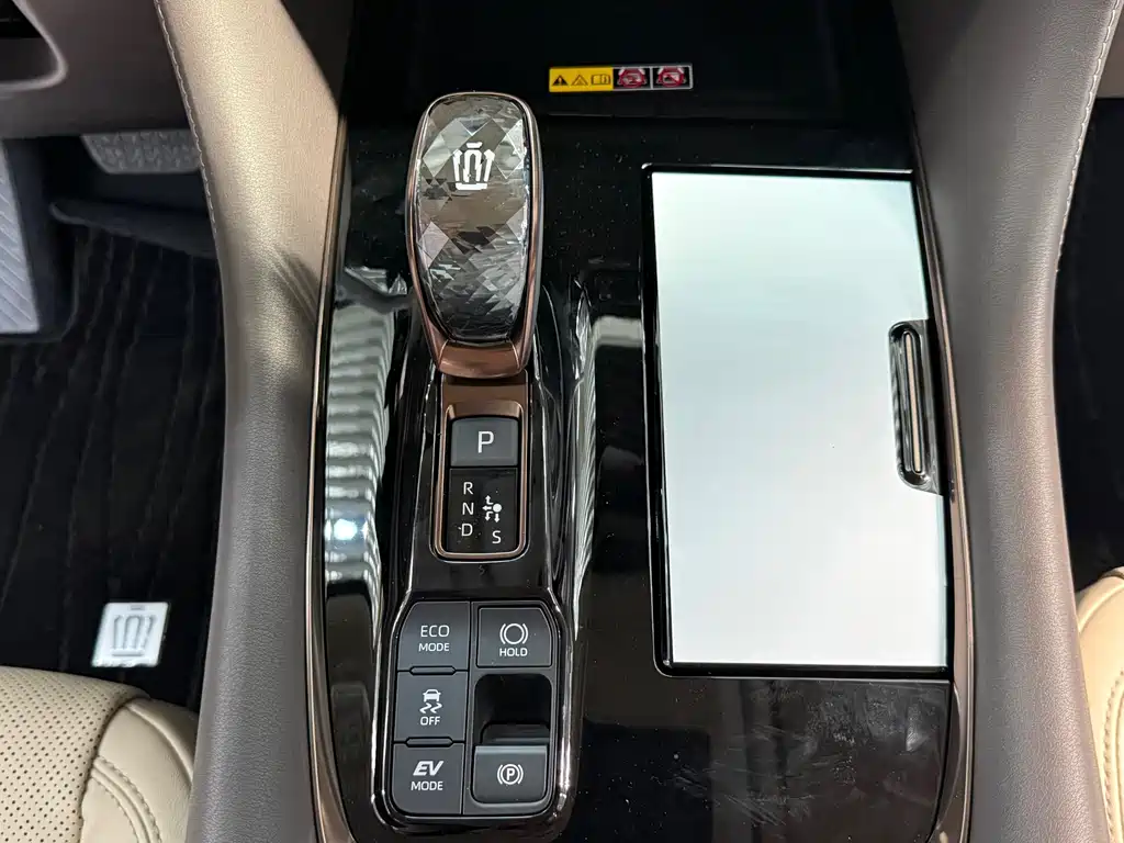 Toyota Vellfire — фото 19