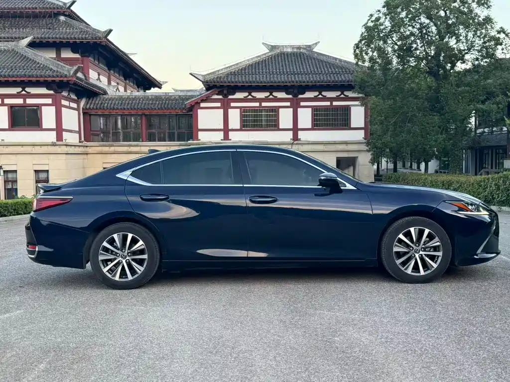 Lexus ES 2020 — фото 4