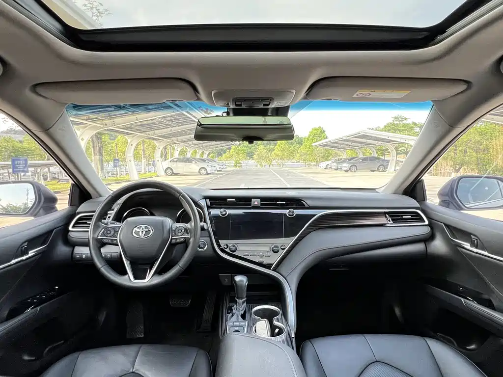 Toyota Camry 2020 — фото 10