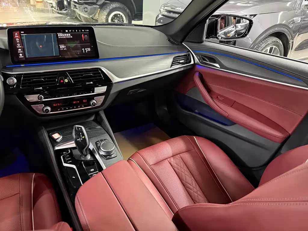 BMW 5 Series 2021 — фото 12