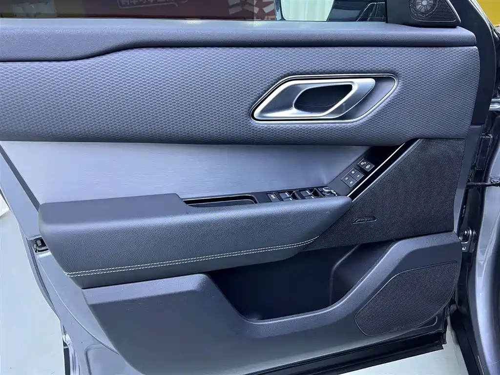 Land Rover Velar 2021 — фото 16