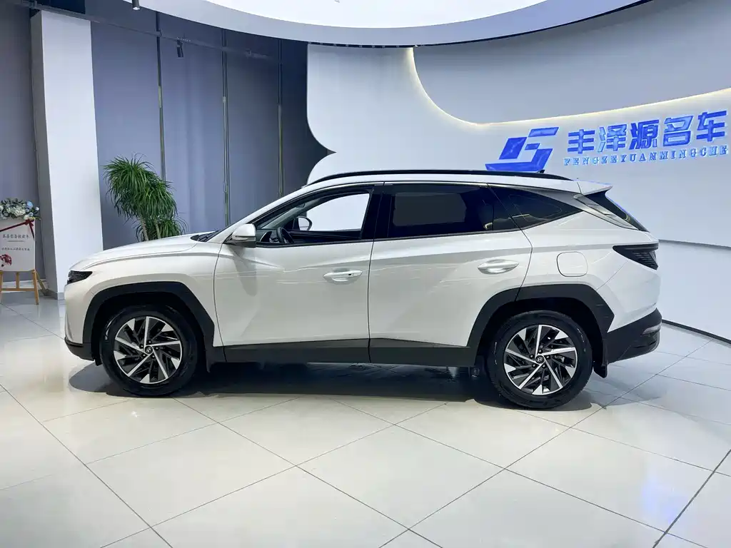 Hyundai Tucson 2023 — фото 2