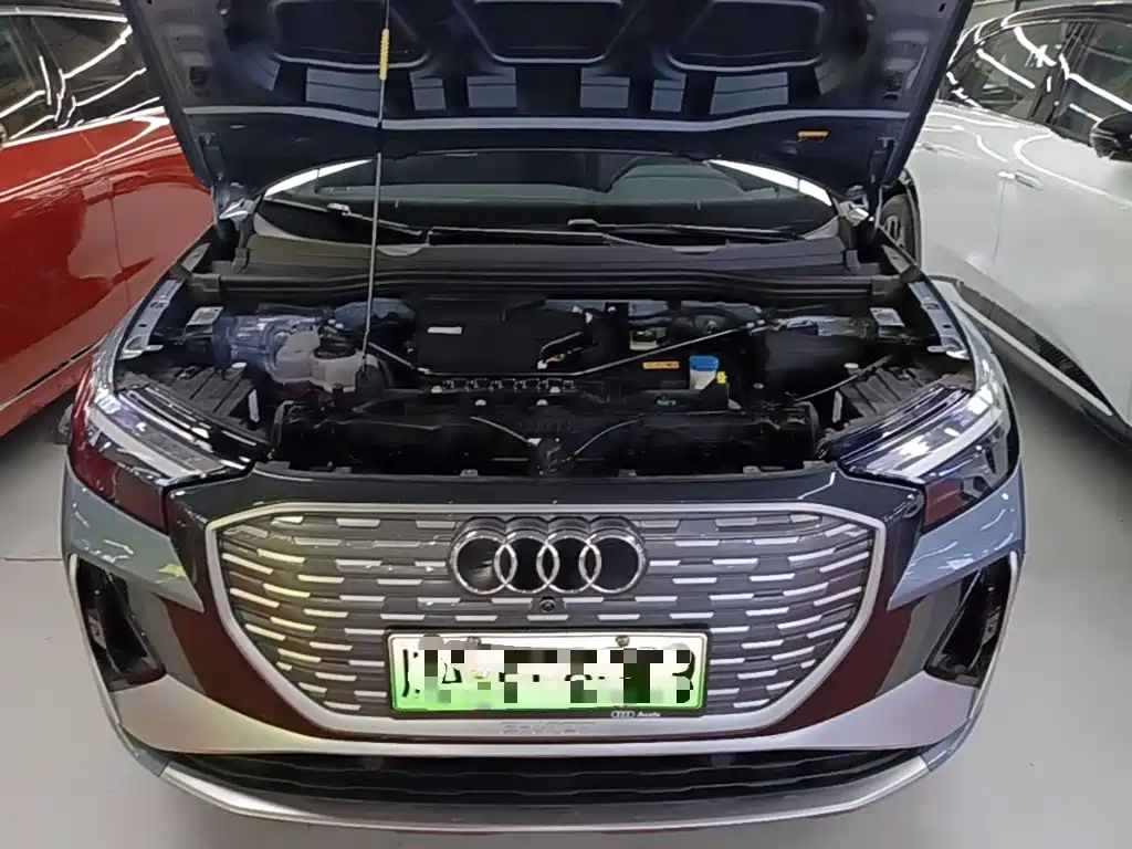 Audi Q4 E-Tron 2023 — фото 20