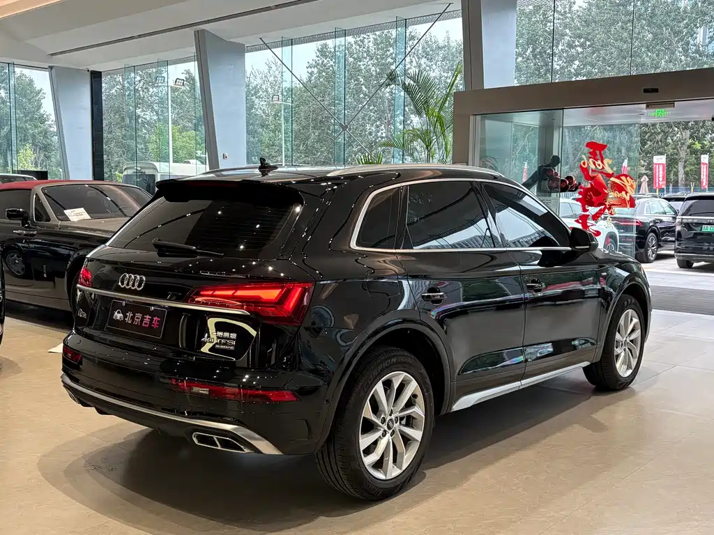 Audi Q5L 2022 — фото 22