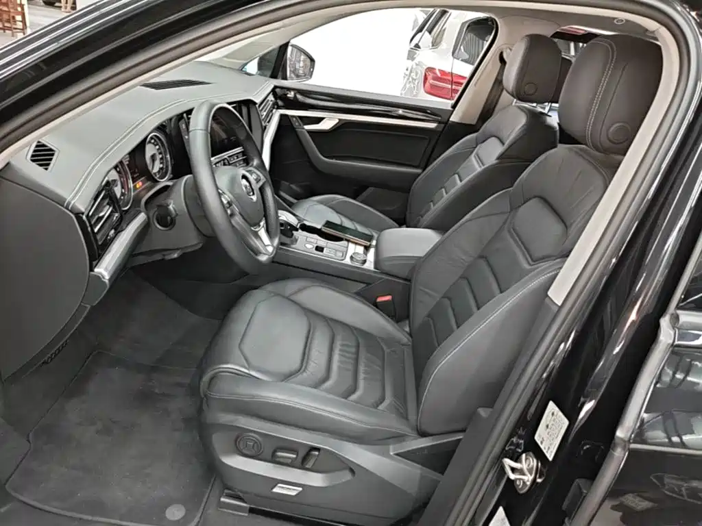 Volkswagen Touareg 2020 — фото 15