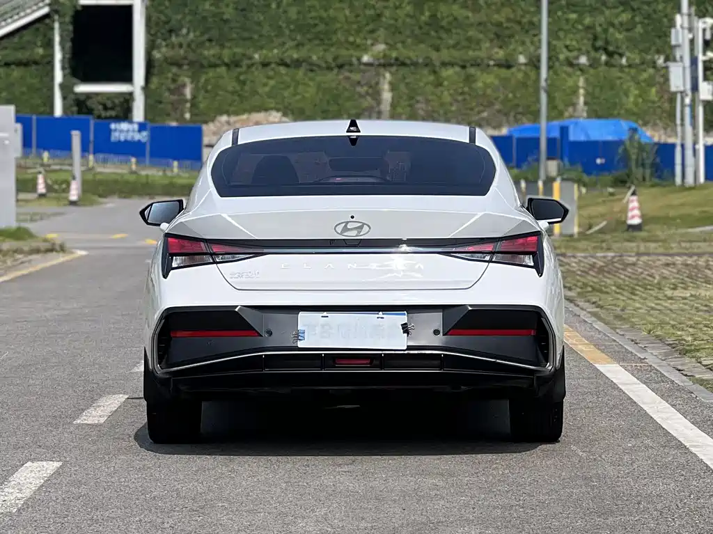 Hyundai Elantra 2023