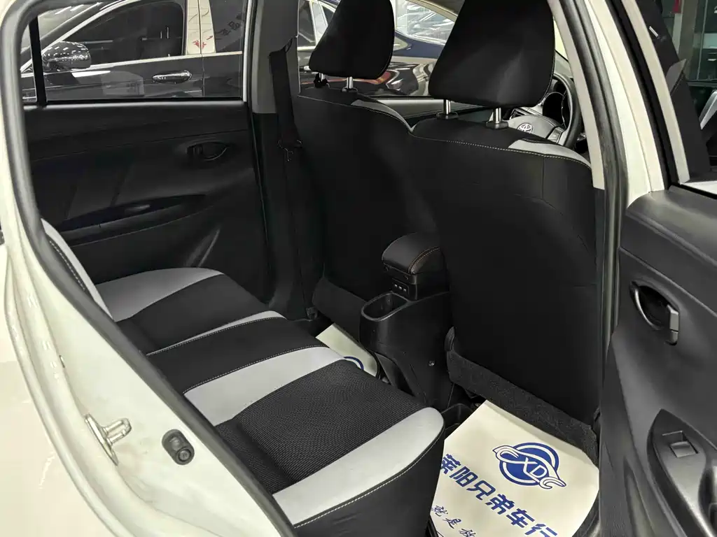 Toyota Yaris L 2022 — фото 7