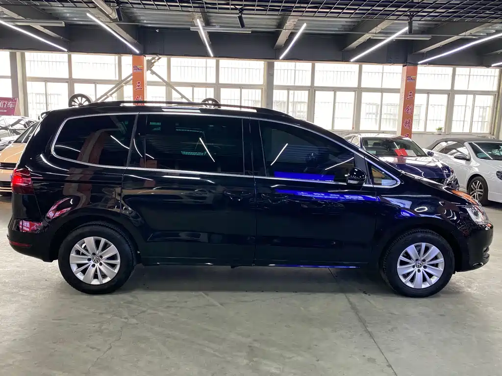 Volkswagen Sharan 2017 — фото 4