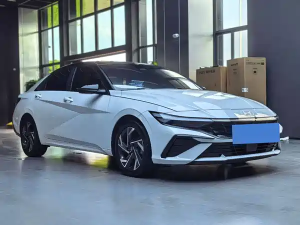 Hyundai Elantra 2023