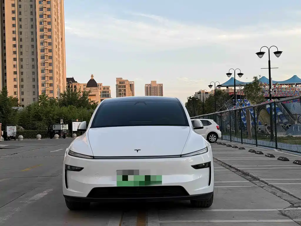 Tesla Model Y L 2026
