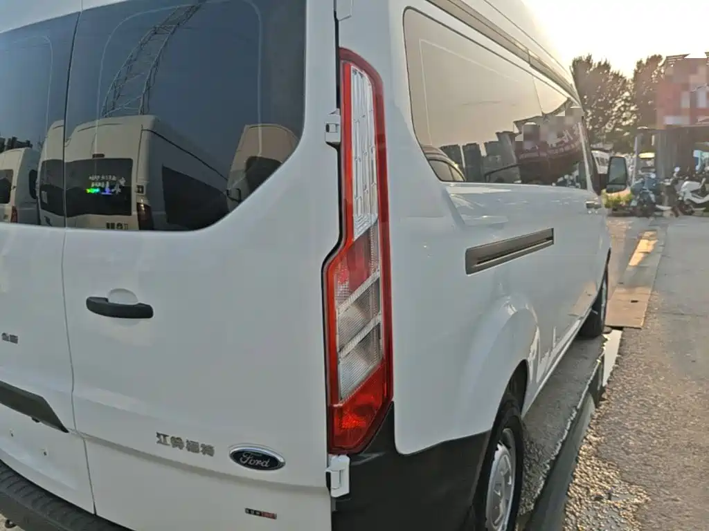 Ford Transit 2023 — фото 8