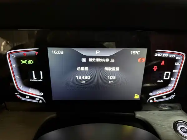 Hongqi H5 2025