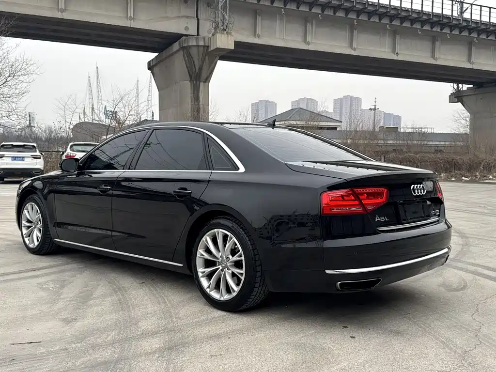 Audi A8 2014 — фото 13