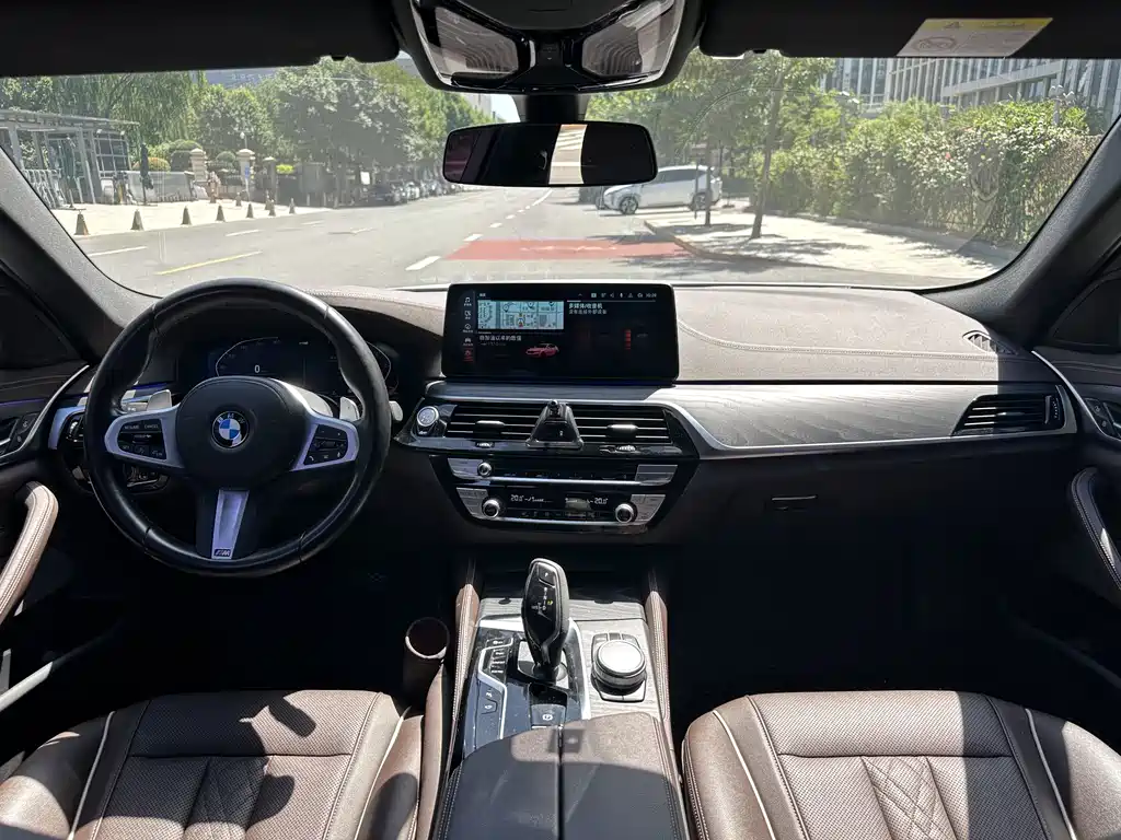BMW 5 Series 2021 — фото 11