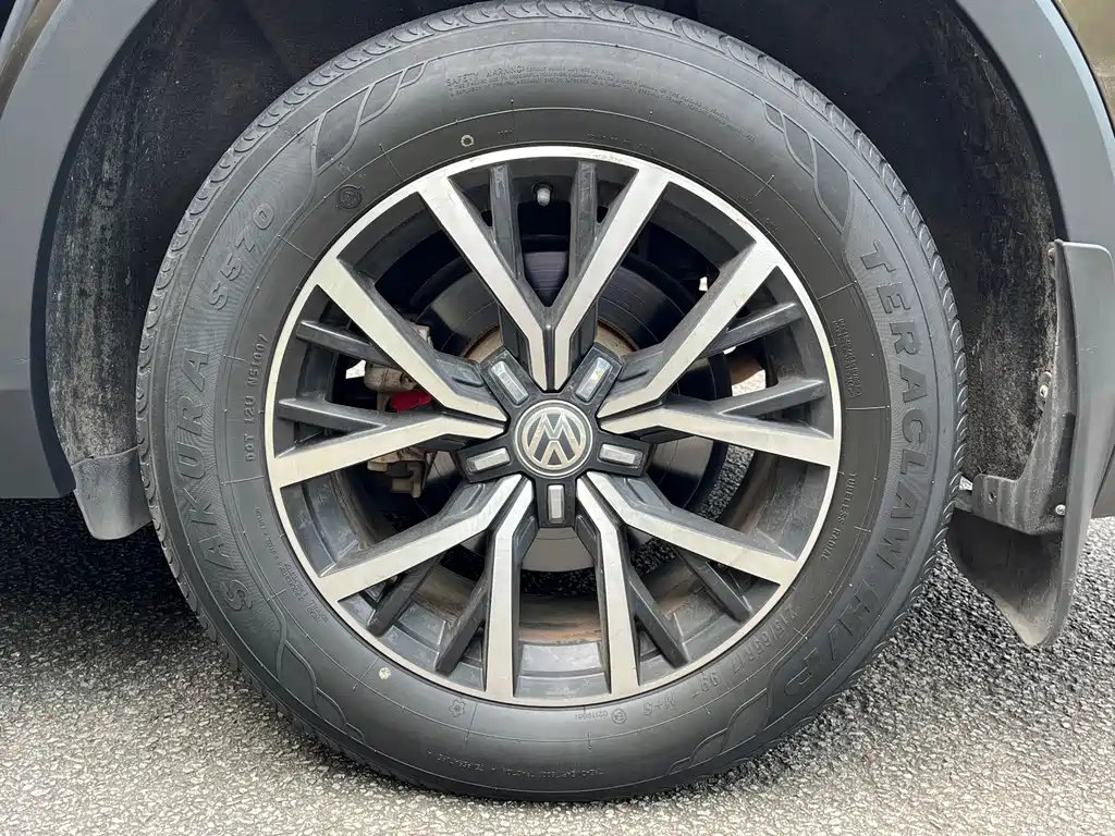 Volkswagen Tiguan L 2018 — фото 16