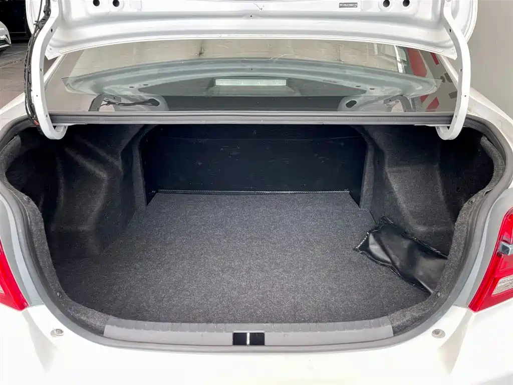 Toyota Yaris L 2021 — фото 15
