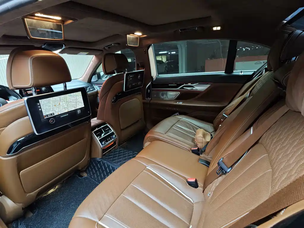 BMW 7 Series 2019 — фото 15