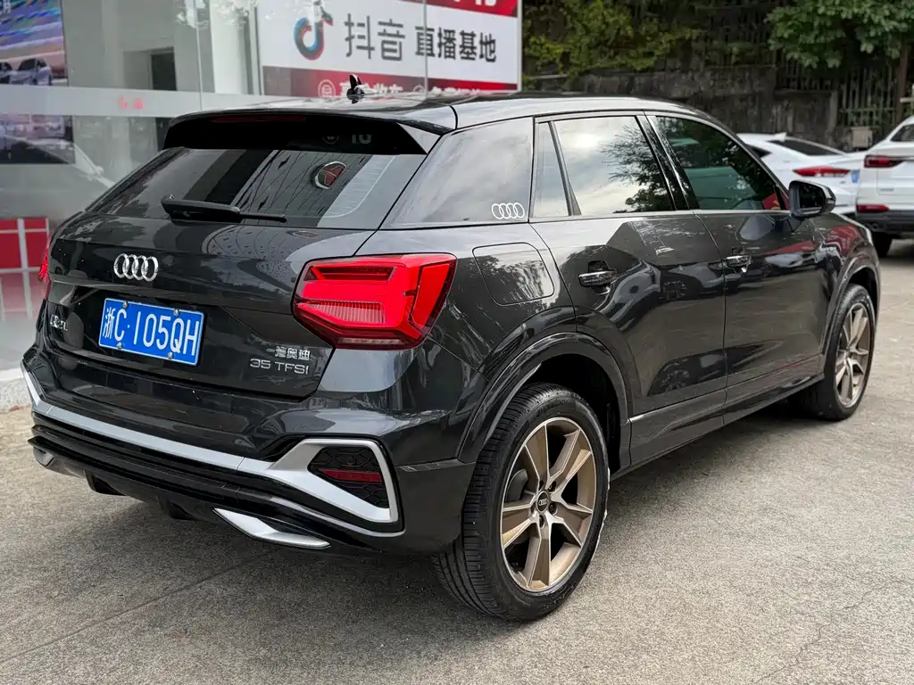 Audi Q2L 2023