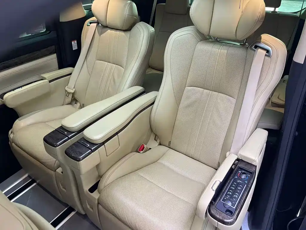 Toyota Alphard 2020 — фото 11