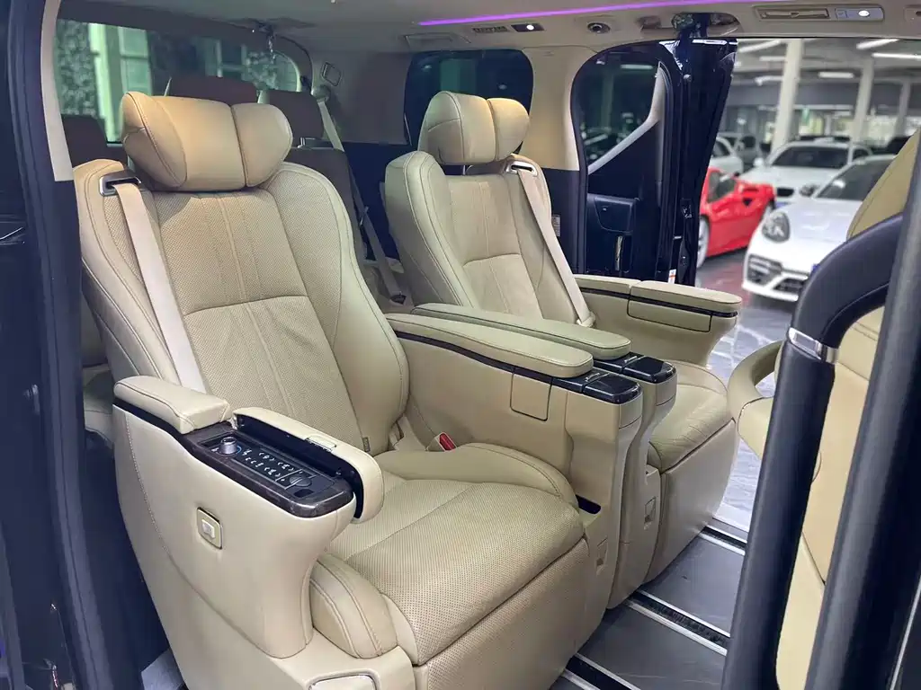Toyota Alphard 2020 — фото 14