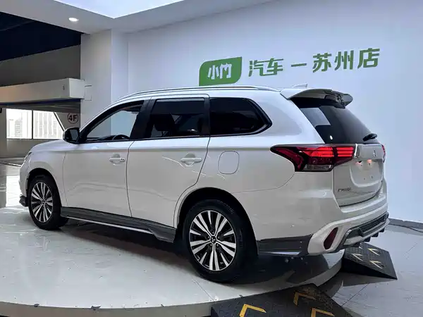 Mitsubishi Outlander 2023