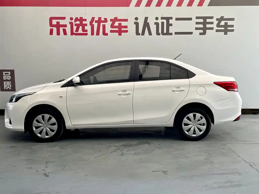 Toyota Yaris L 2021