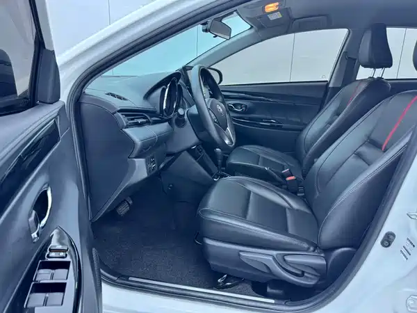 Toyota Yaris L 2022
