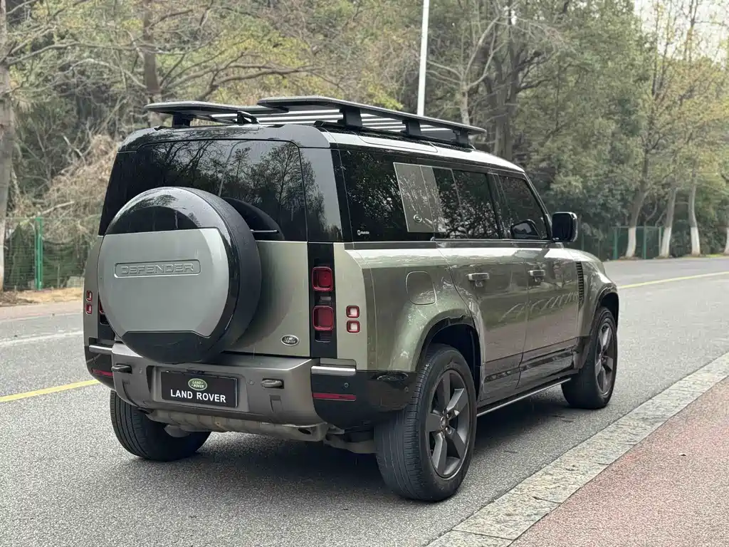 Land Rover Defender 2023 — фото 5