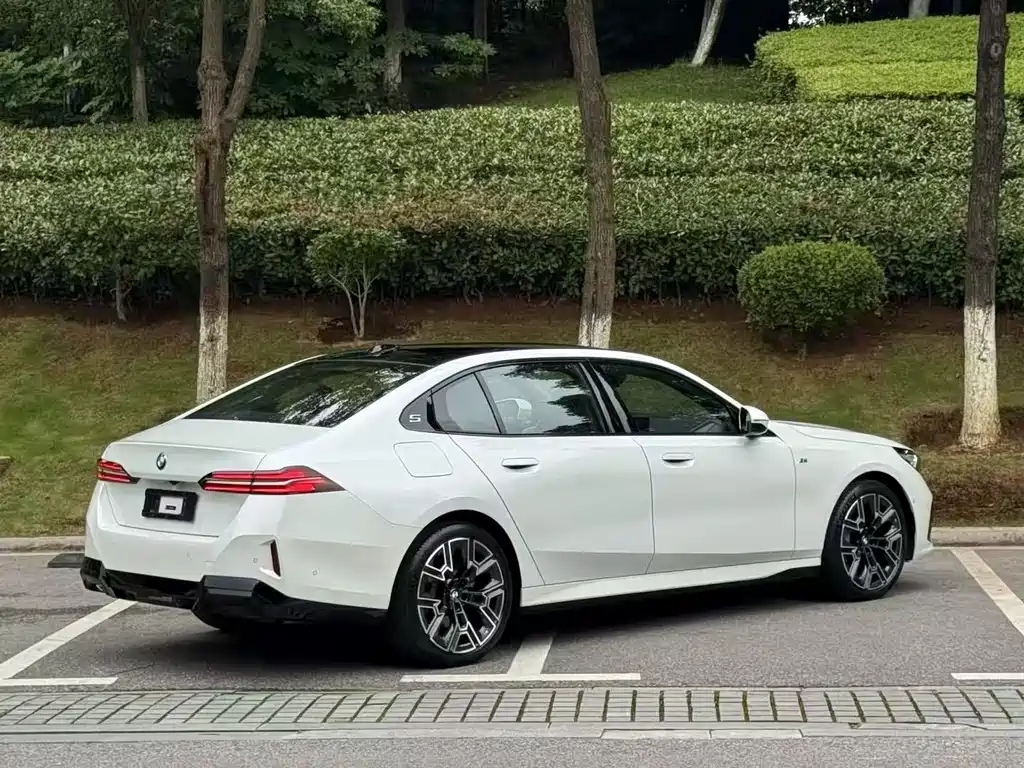 BMW 5 Series 2025