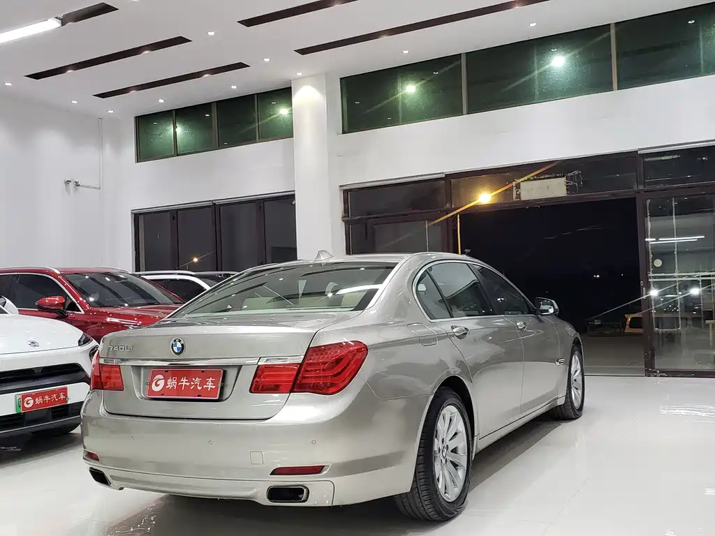 BMW 7 Series 2010 — фото 11