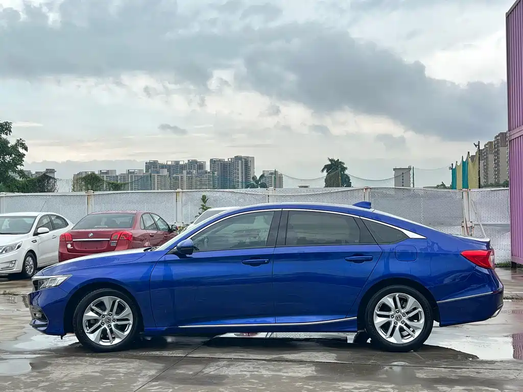 Honda Accord 2018 — фото 8