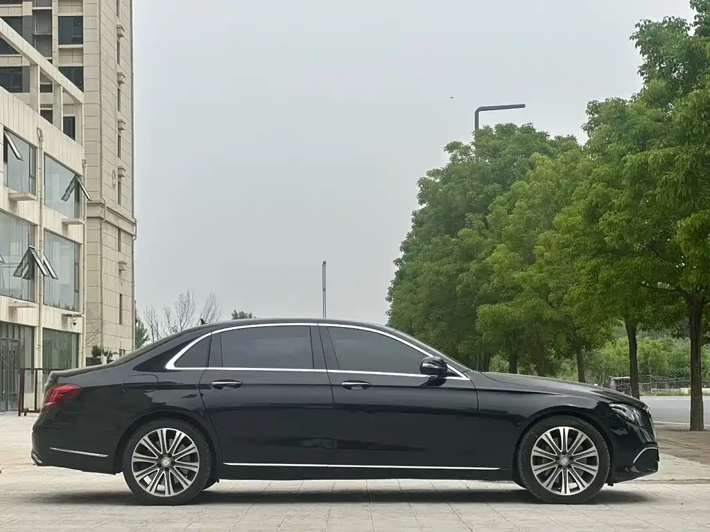 Mercedes-Benz E-Class 2017 — фото 9