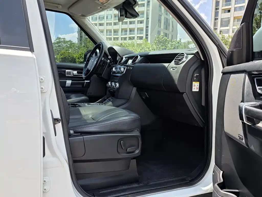 Land Rover Discovery 2015 — фото 11