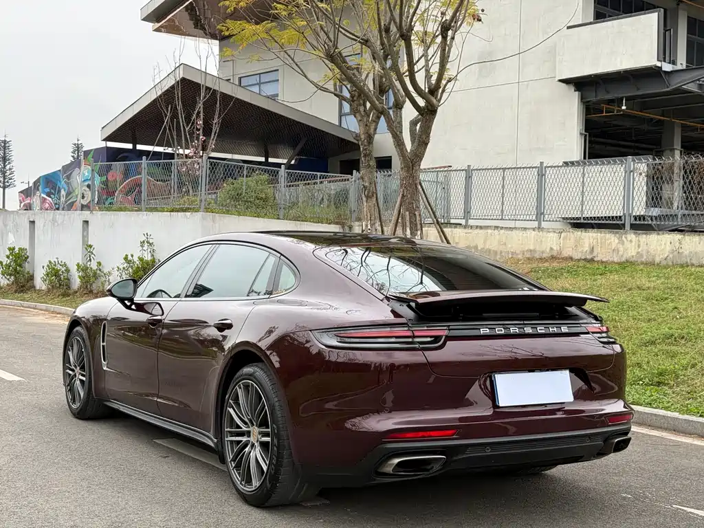 Porsche Panamera 2018 — фото 12