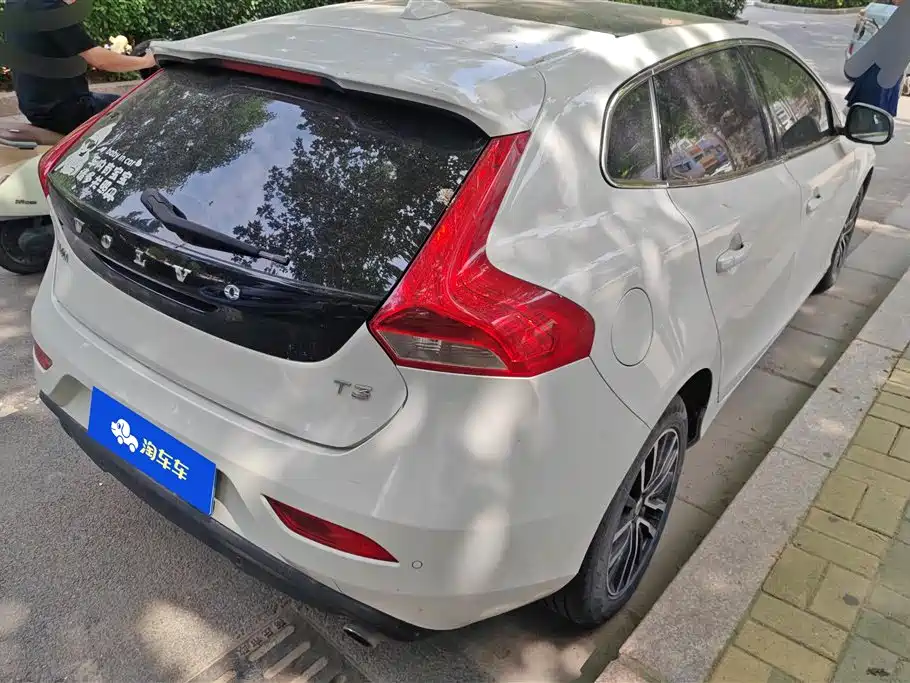 Volvo V40 2017 — фото 3
