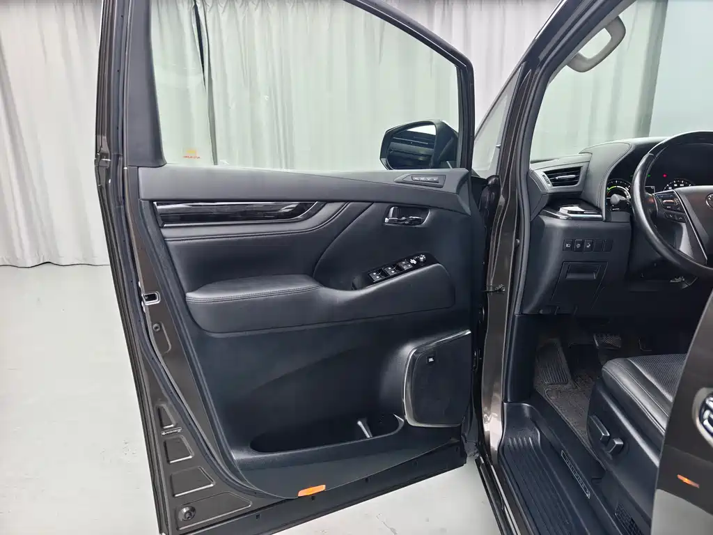 Toyota Vellfire 2019