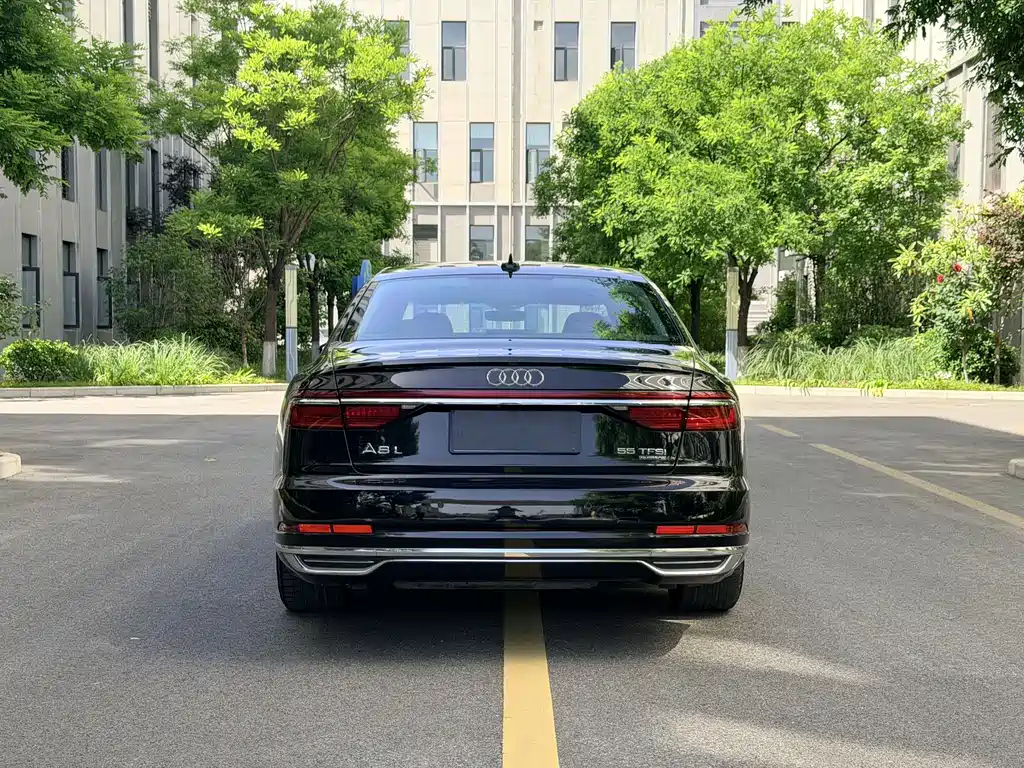 Audi A8 2018 — фото 9