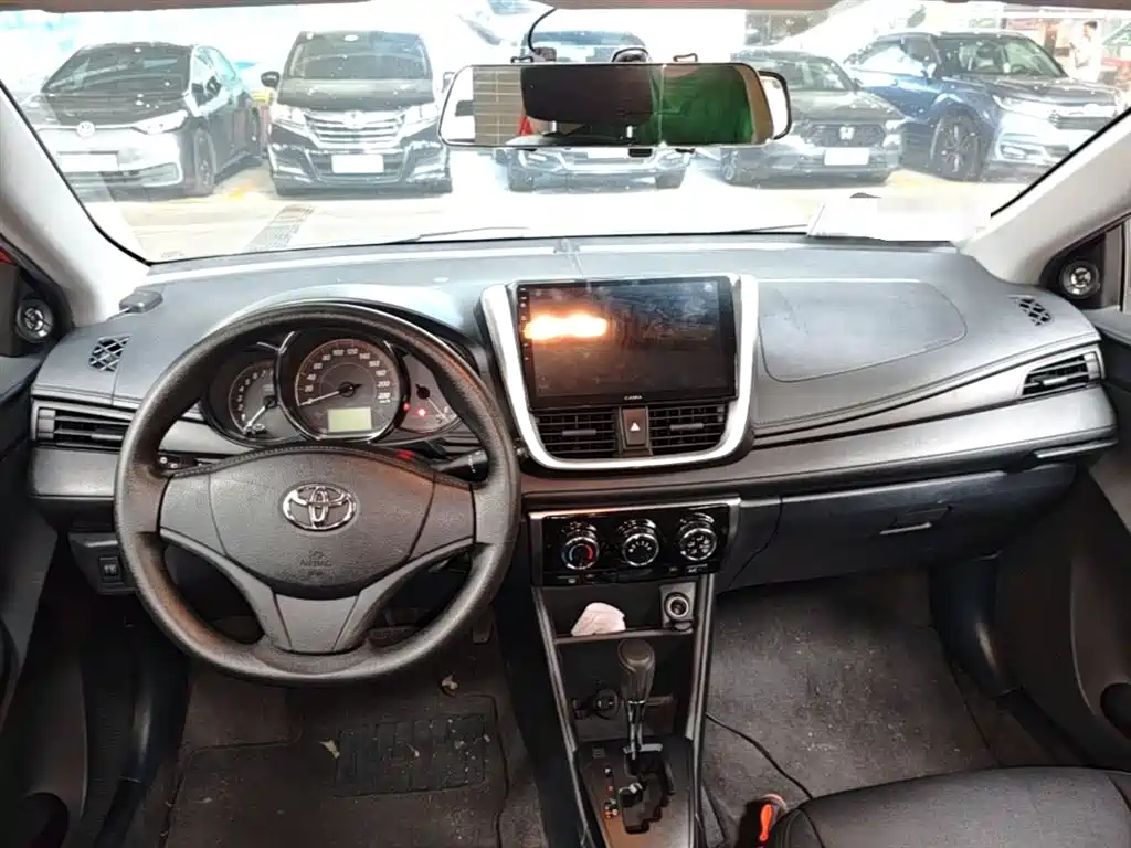 Toyota Yaris L 2020 — фото 16