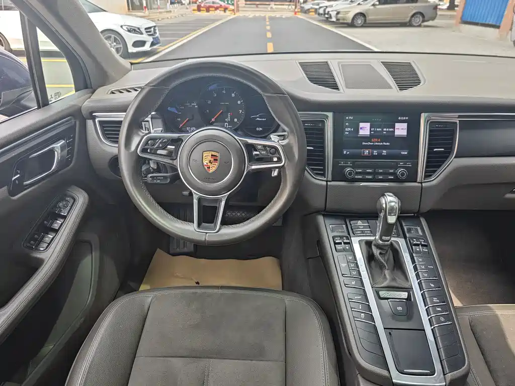 Porsche Macan 2018 — фото 13