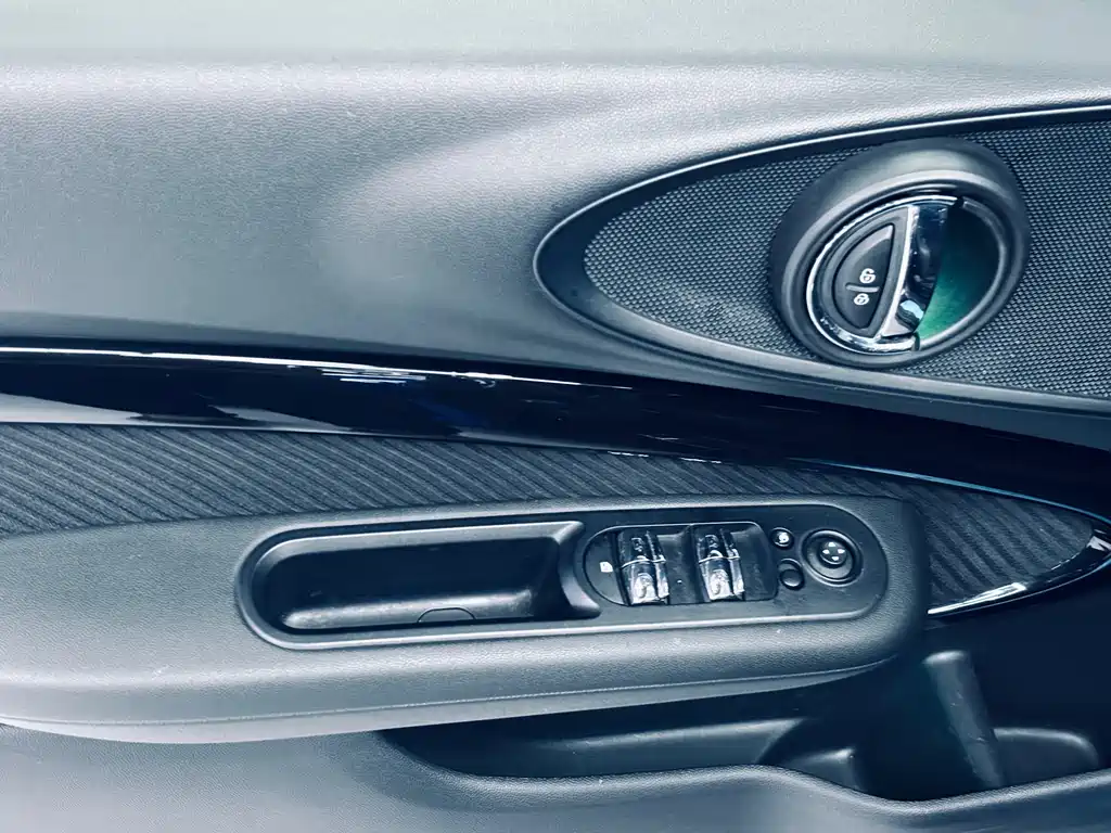 MINI Clubman 2017 — фото 16