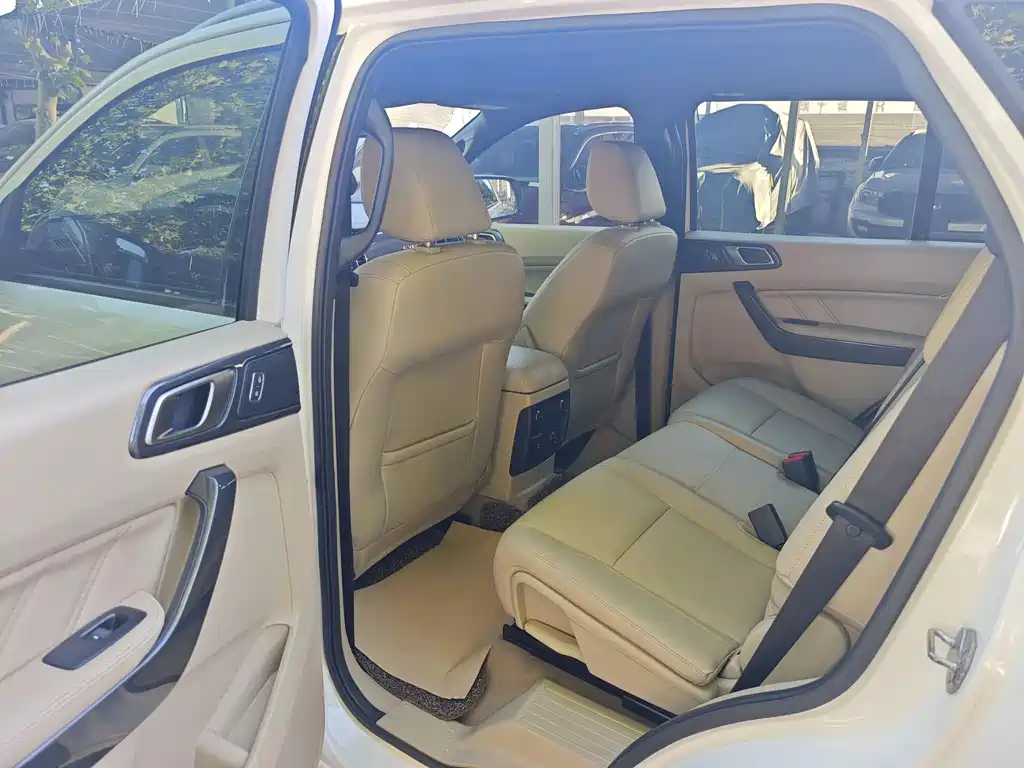Ford Everest 2015 — фото 6