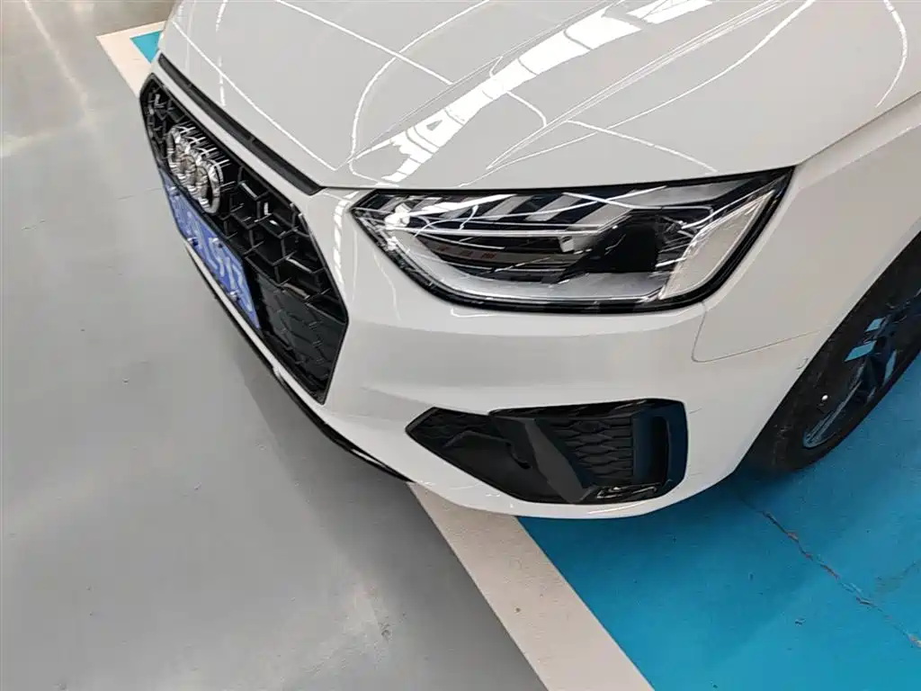 Audi A4L 2023 — фото 24