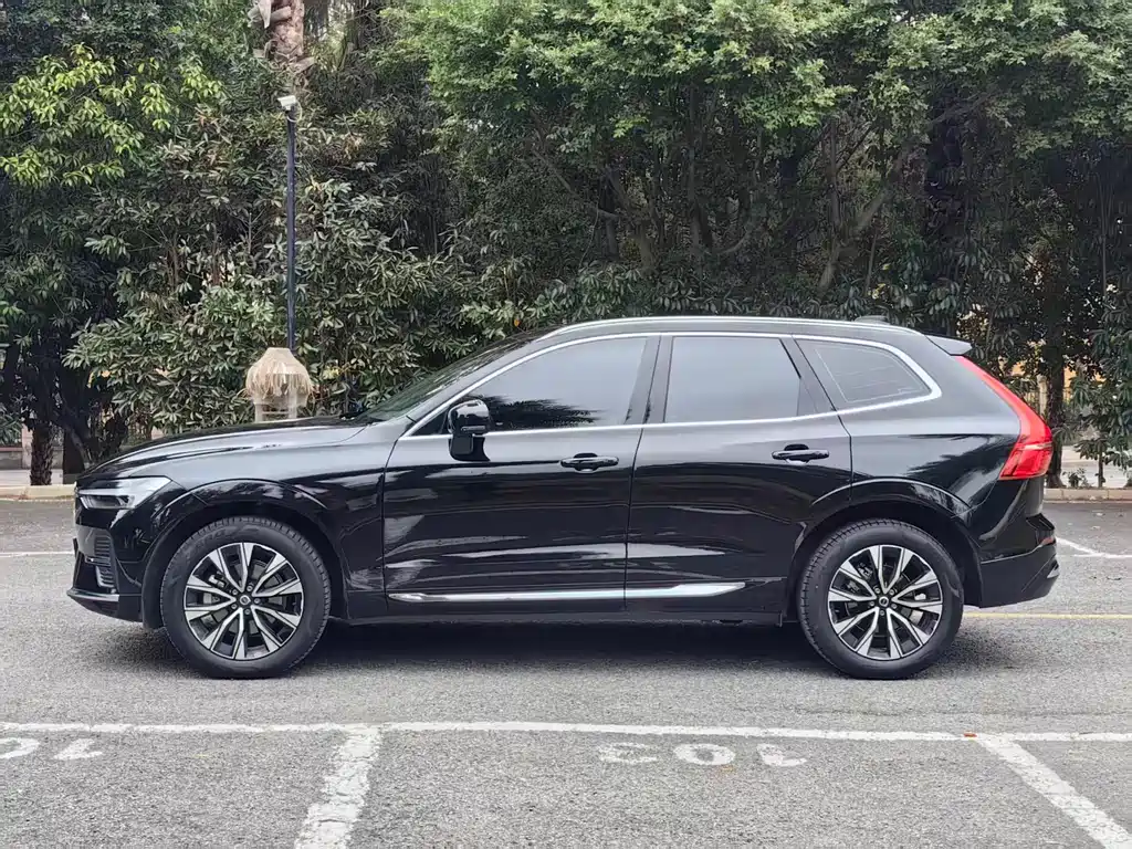 Volvo XC60 2023 — фото 12