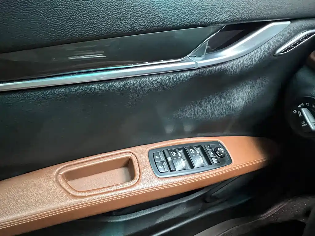 Maserati Ghibli 2015 — фото 14