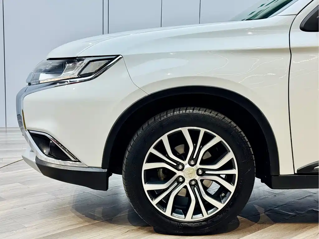 Mitsubishi Outlander 2018 — фото 26