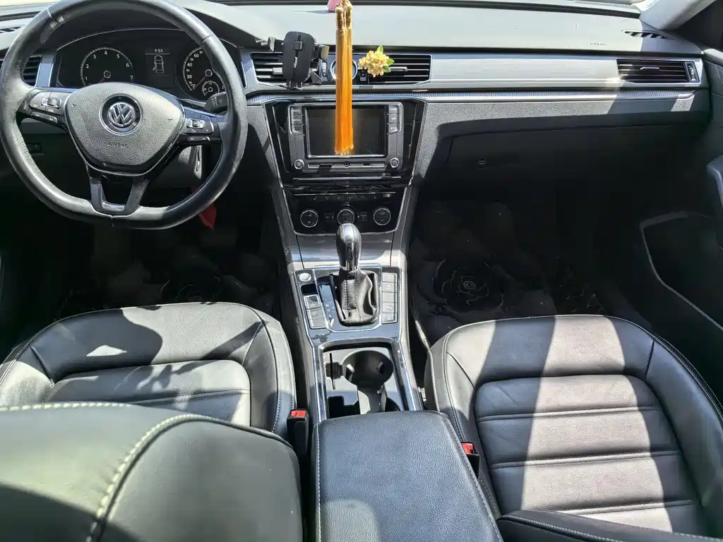 Volkswagen Passat 2018 — фото 12