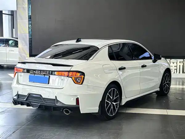 Lynk & Co 03 2021
